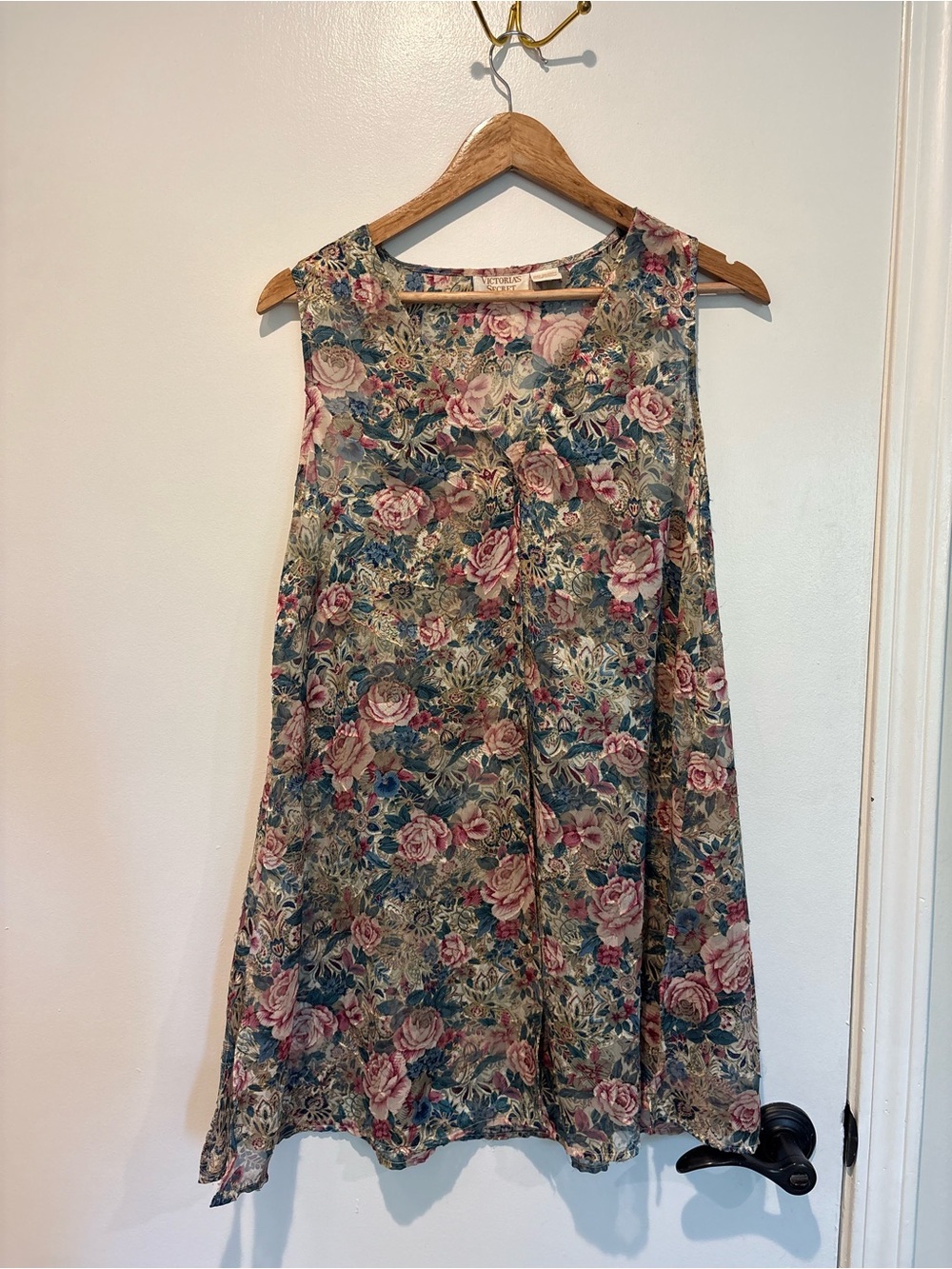 Vintage 90s Gold Label Victoria’s Secret V-Neck ButtonFront Romantic Floral Slip